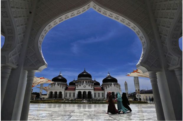 Wisata Halal Bidik Potensi...