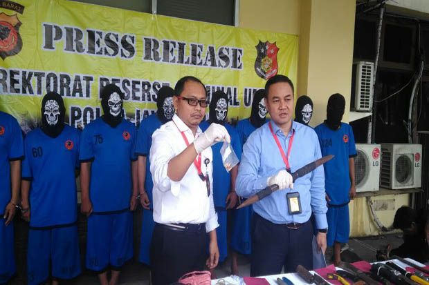 Polda Jabar Gulung Komplotan...