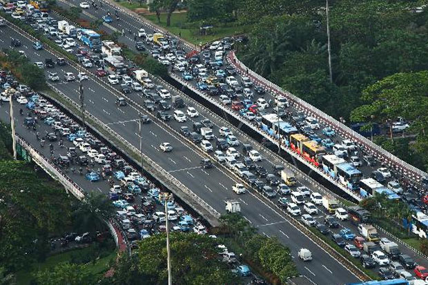 Penjualan Mobil Hampir...