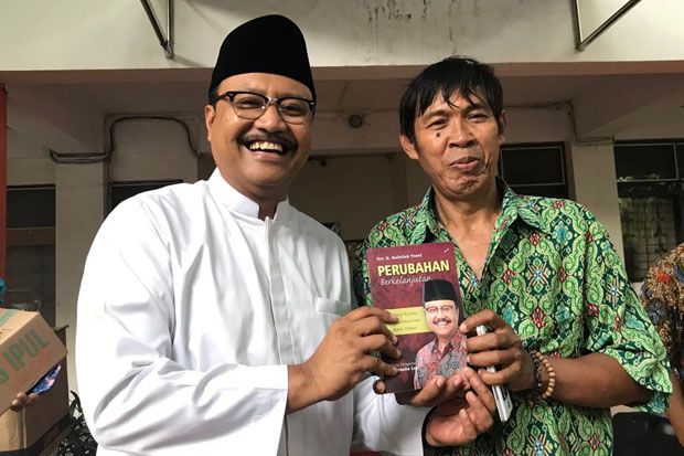 Gus Ipul Luncurkan Buku...