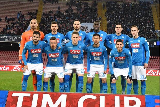 Napoli Lolos ke Perempat...