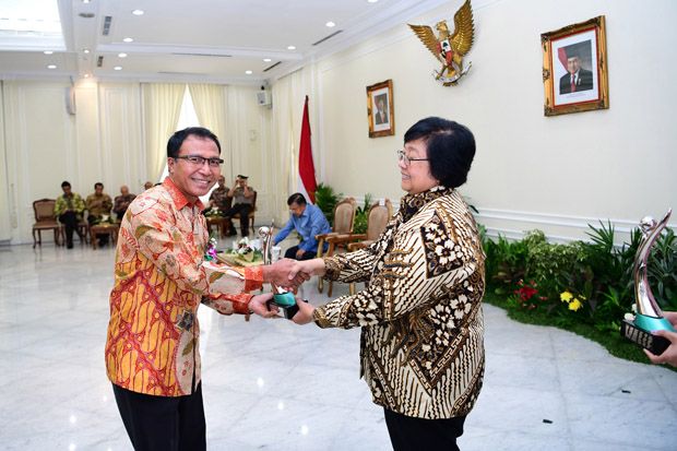 Petrokimia Gresik Raih...