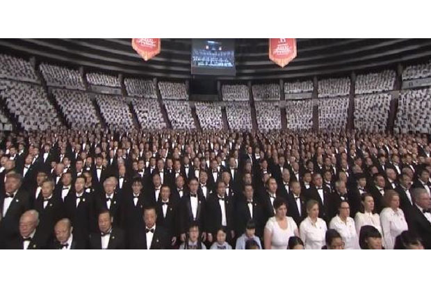 10.000 Orang Menyanyikan...
