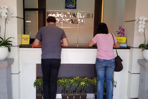 Imigrasi Denpasar Layani...