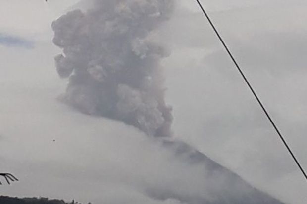 Gunung Agung Erupsi...