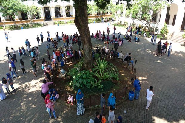Libur Natal, Lawang...