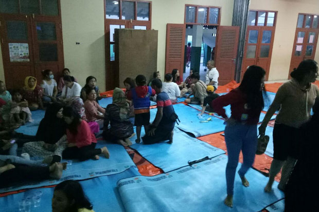 Rumah Terbakar, Ratusan...