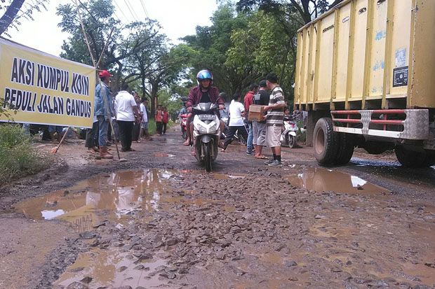 Warga Palembang Galang...