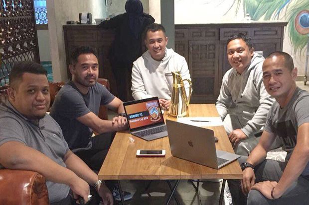 Borneo FC Dilatih Dua...