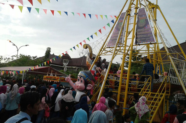 Liburan Gratis, HUT...