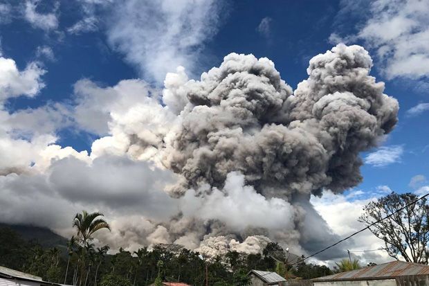 Gunung Sinabung Meletus...