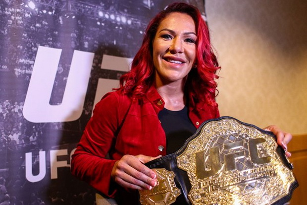 Juara UFC Wanita Ingin...