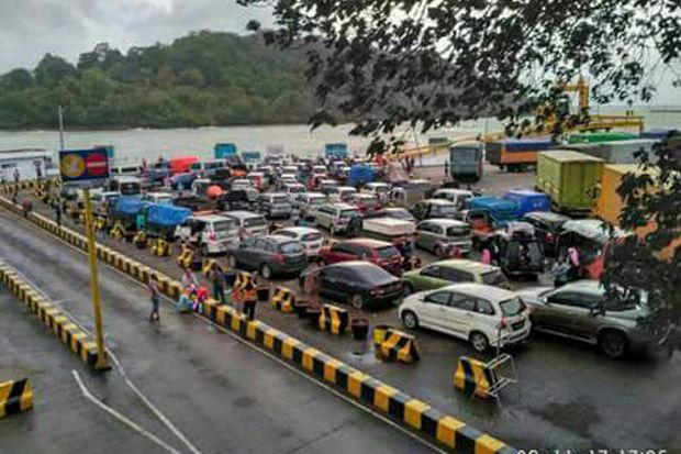 Puncak Arus Libur Tahun...