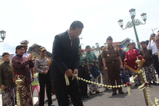 Pintu Masuk-Keluar Kompleks...