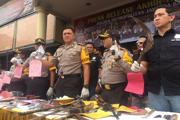 Polres Jakbar Usut Kembali...