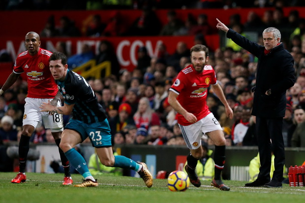 Manchester United Tak...