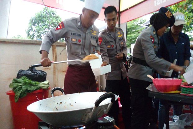 Asyik, Ada Nasi Goreng...
