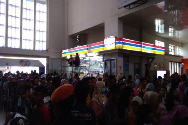 Penumpang KA dari Bandung...