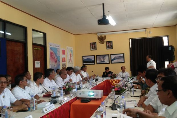 Menteri ESDM Gelar Rapim...