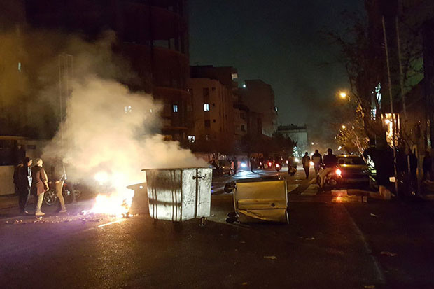 Perwira Polisi Iran...