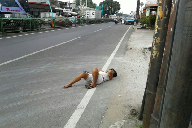 ABG Wanita Ini Coba...