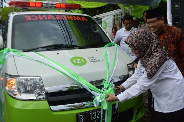 Bantu Pasien Berobat,...