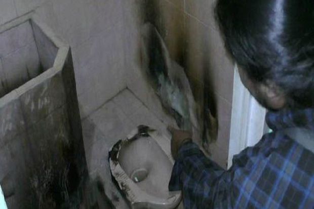 25 Alquran Dibakar di...