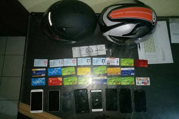 Polisi Ringkus Kawanan...