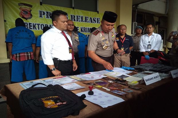 Ngaku Polisi yang Bertugas...