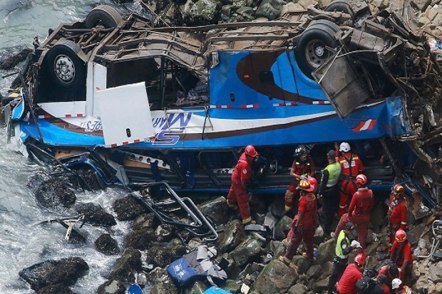 Bus Maut Terjun ke Jurang...