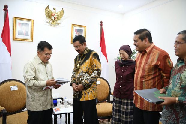 Gubernur Sumut Temui...
