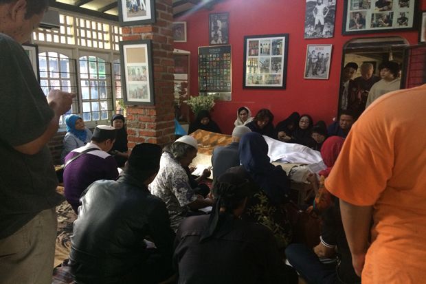 Yon Koeswoyo Minta Dimakamkan...