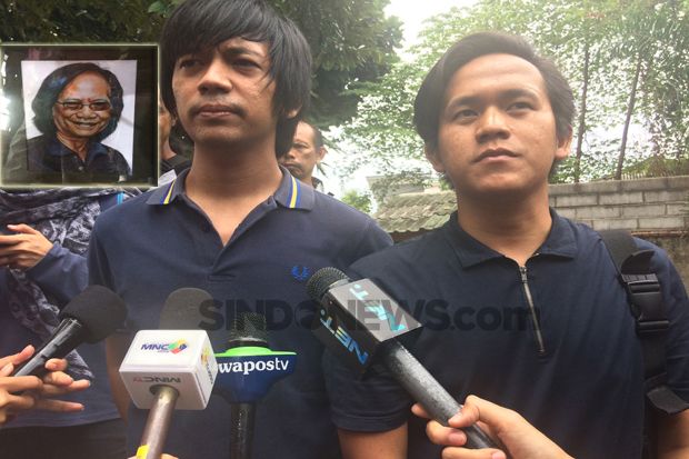 Sosok Almarhum Yon Koeswoyo...