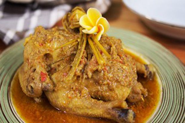 Memasak Ayam Betutu...