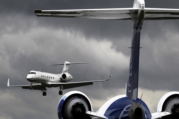 Insiden Aneh, Pilot...