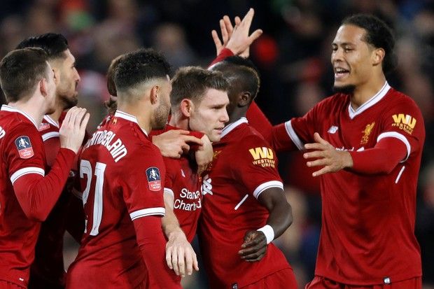 Van Dijk Pahlawan, Liverpool...