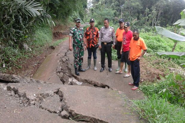 Hujan Deras, Jalan Penghubung...