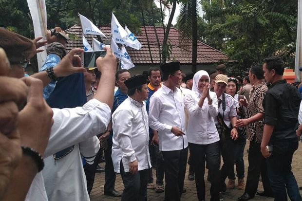 Ratusan Pendukung Antar...