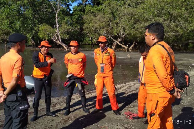 Jatuh dari Perahu, Seorang...