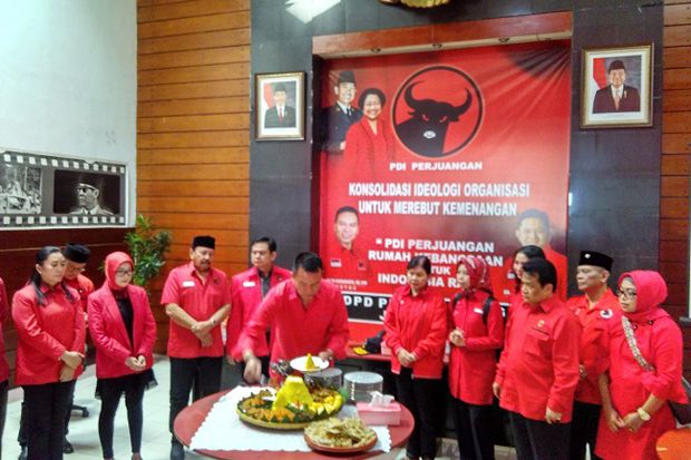 Kado Ultah PDIP, Kang...