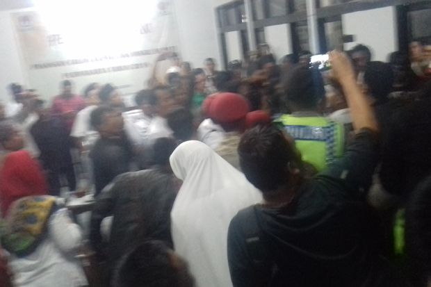Kericuhan Warnai Pendaftaran...