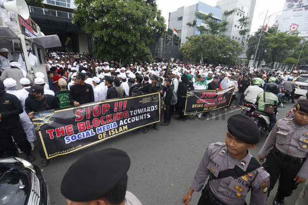Massa Aksi 121 Kecewa...