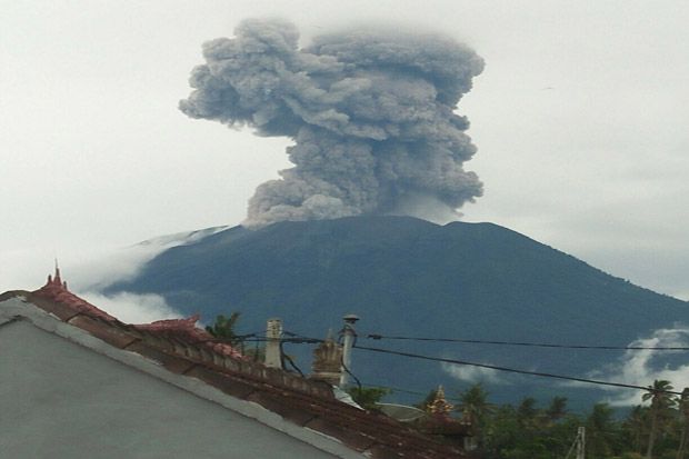 Pengungsi Pulang, Gunung...