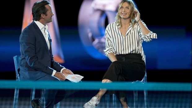 Sharapova Incar Trofi...