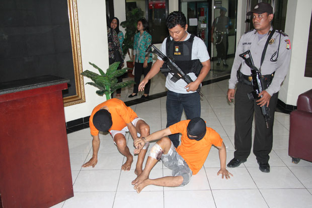 Diterjang Timah Panas,...