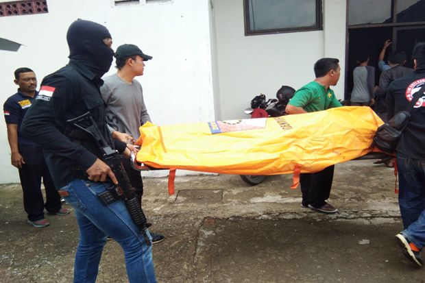 Coba Rebut Senjata Polisi,...