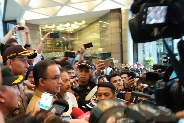 Ambruk, Anies Baswedan:...