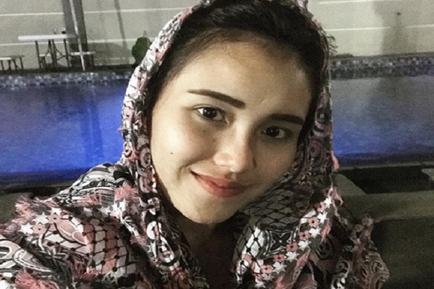 Ayu Ting Ting Santai...