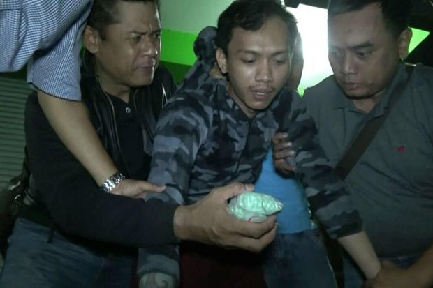 Diimingi Rp10 Juta,...