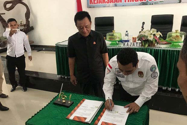KPU Sultra Tanda Tangani...